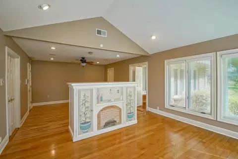 Living - 8 Cathy Dr, Luling, LA 70070 photo 5 of 5