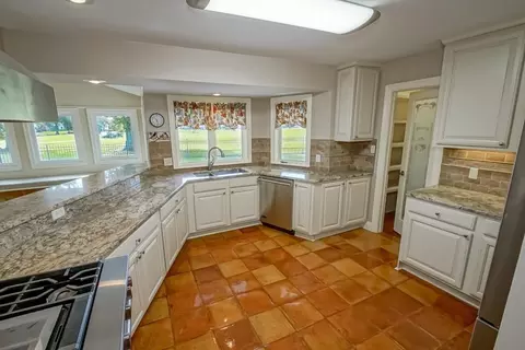 Kitchen - 8 Cathy Dr, Luling, LA 70070 photo 2 of 3