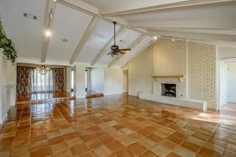 Living - 8 Cathy Dr, Luling, LA 70070 photo 3 of 5