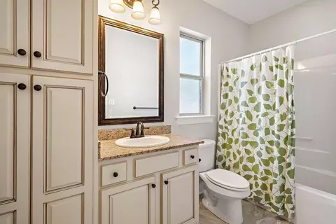 Bath - 70203 10th St, Covington, LA 70433 photo 2 of 2