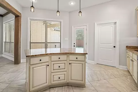 Kitchen - 70203 10th St, Covington, LA 70433 photo 2 of 3
