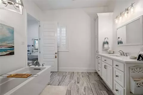 Bath - 1012 Ox Bow Ct, Covington, LA 70433 photo 2 of 6