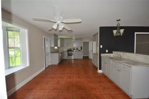 Living - 100 Devon Rd, Laplace, LA 70068 photo 1 of 4