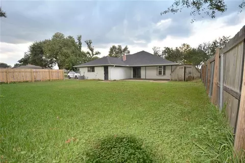Exterior - 100 Devon Rd, Laplace, LA 70068 photo 2 of 3