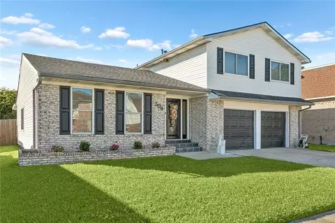 304 Bienville Dr, Gretna, LA 70056