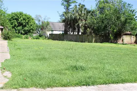 6619 Foch Rd, New Orleans, LA 70126