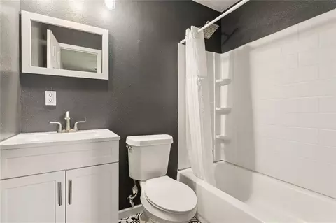 Bath - 357 Capitol Dr, Avondale, LA 70094 photo 1 of 2