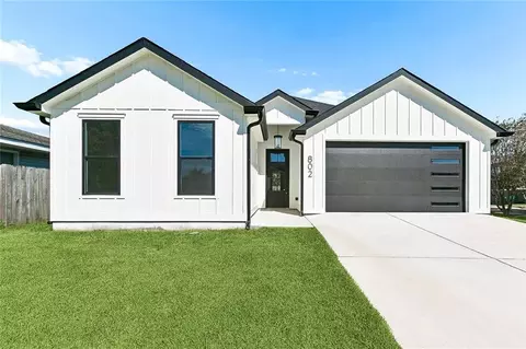 802 Kathy St, Gretna, LA 70056