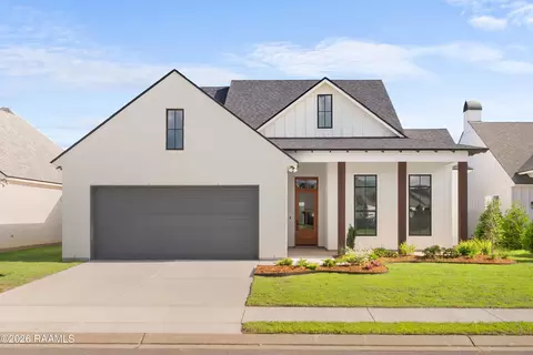 205 Queenstown Ave, Youngsville, LA 70592