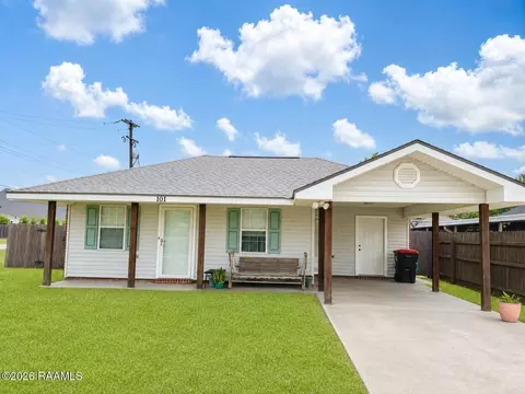 101 Sugar Creek Dr, Youngsville, LA 70592