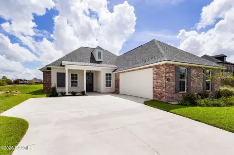 305 Sweet Harvest Rd, Youngsville, LA 70592