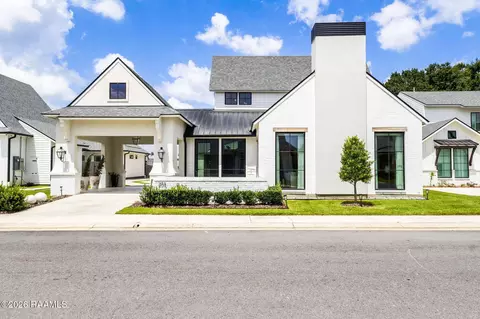 203 Shadow Bend Dr, Broussard, LA 70518