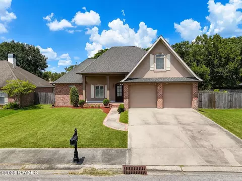 614 Southlake Cir, Youngsville, LA 70592