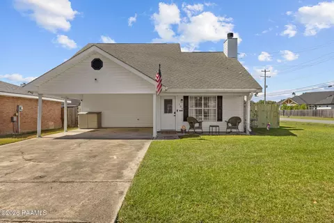 100 Marietta Dr, Youngsville, LA 70592