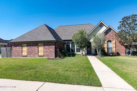 216 Cresthill Dr, Youngsville, LA 70592