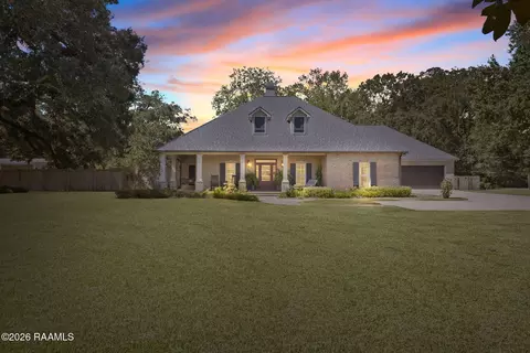 121 Riverway Dr, Youngsville, LA 70592