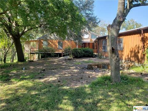 98 100 Crestview Dr, Cuero, TX 77954 photo 1