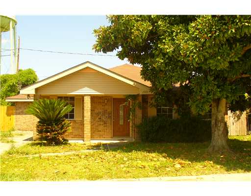2005 Centanni St, Saint Bernard, LA 70085 photo 1