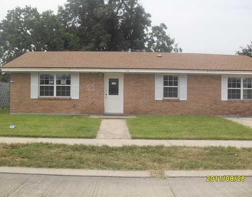 2104 Colonial Dr, Violet, LA 70092 photo 1