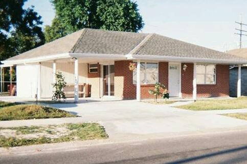208 E Solidell St, Chalmette, LA 70043 photo 1