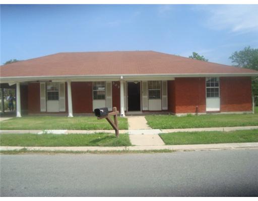 303 E Celestine St, Chalmette, LA 70043 photo 1