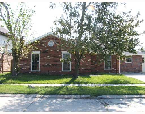 3513 Pecan Dr, Chalmette, LA 70043 photo 1