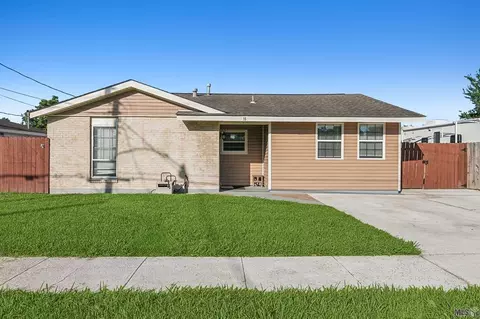 16 Halle Pl, Westwego, LA 70094