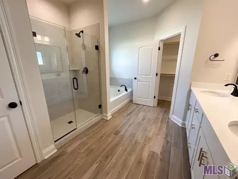 Bath - 609 Ramsey Spring Dr, Covington, LA 70435 photo 1 of 3
