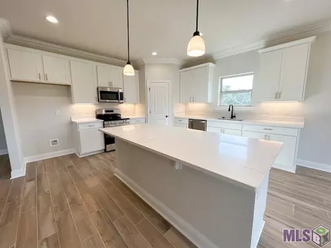 Kitchen - 609 Ramsey Spring Dr, Covington, LA 70435 photo 2 of 4