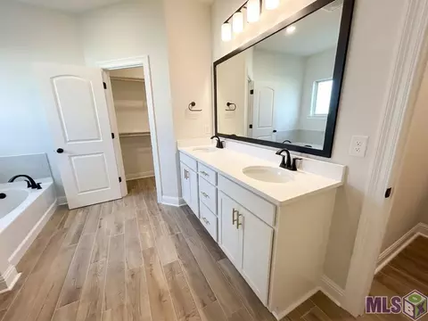 Bath - 609 Ramsey Spring Dr, Covington, LA 70435 photo 2 of 3