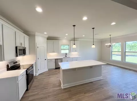 Kitchen - 609 Ramsey Spring Dr, Covington, LA 70435 photo 3 of 4