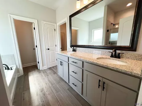 Bath - 621 Ramsey Spring Dr, Covington, LA 70435 photo 1 of 3
