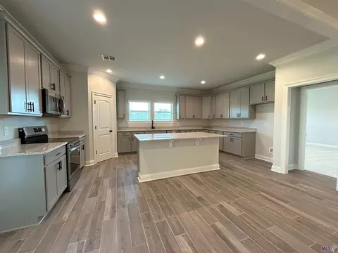 Kitchen - 621 Ramsey Spring Dr, Covington, LA 70435 photo 2 of 2