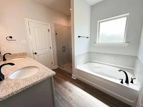 Bath - 621 Ramsey Spring Dr, Covington, LA 70435 photo 2 of 3