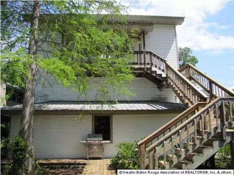 20500 Fairway Dr, Springfield, LA 70462 photo 2