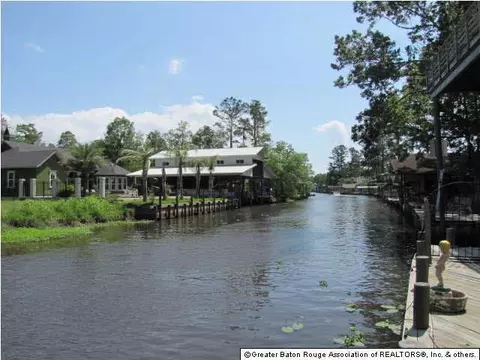 20500 Fairway Dr, Springfield, LA 70462 photo 4