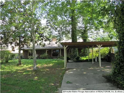 20500 Fairway Dr, Springfield, LA 70462 photo 1