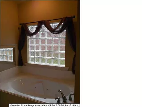 13469 Williamsburg Dr, Walker, LA 70785 photo 4