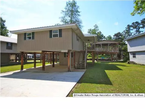 32814 Cypress Dr, Springfield, LA 70462 photo 2