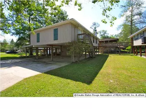 32822 Cypress Dr, Springfield, LA 70462 photo 2