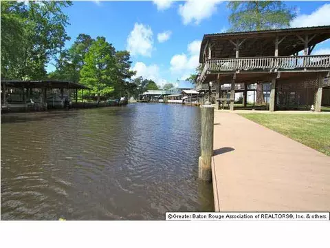 32822 Cypress Dr, Springfield, LA 70462 photo 1