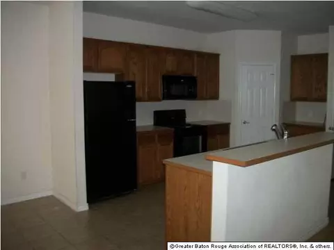 34116 Spring Lake Dr, Walker, LA 70785 photo 2