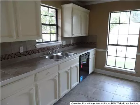 705 Sandra Dr, Baker, LA 70714 photo 3