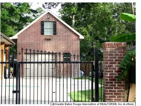 31130 River Pines Dr, Springfield, LA 70462 photo 2