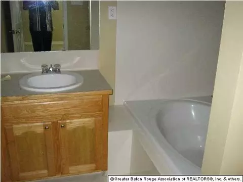 5209 Circle Dr, Baker, LA 70714 photo 3