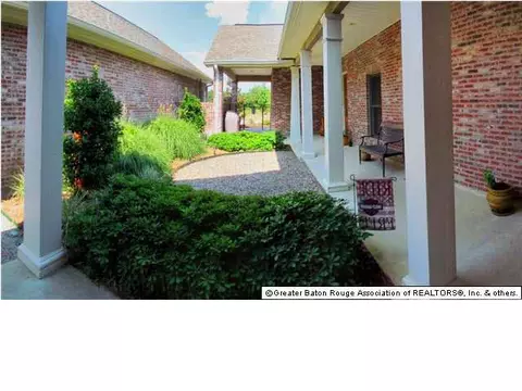23799 Monarch Pt, Springfield, LA 70462 photo 1