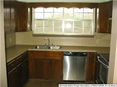 811 Chipley St, Baker, LA 70714 photo 3