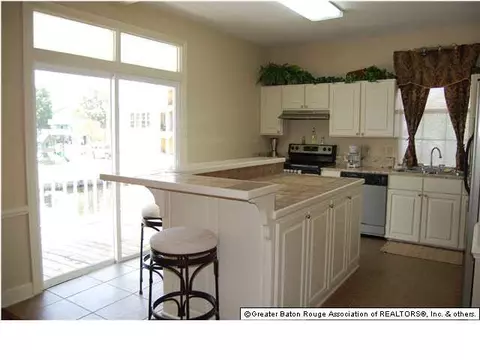 33138 Rivergate Cir, Springfield, LA 70462 photo 5