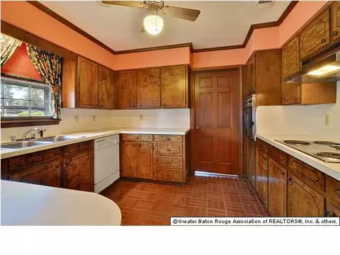 301 E Buffwood Dr, Baker, LA 70714 photo 2