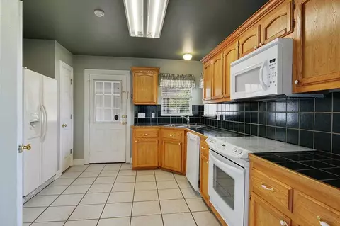 30591 Oak Crest Dr, Walker, LA 70785 photo 4